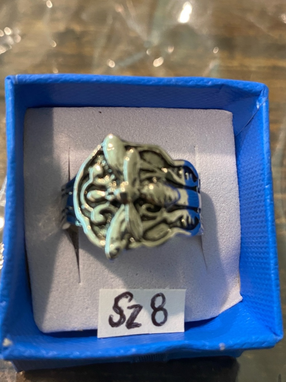 🐝 Bee-utiful ring sz 8